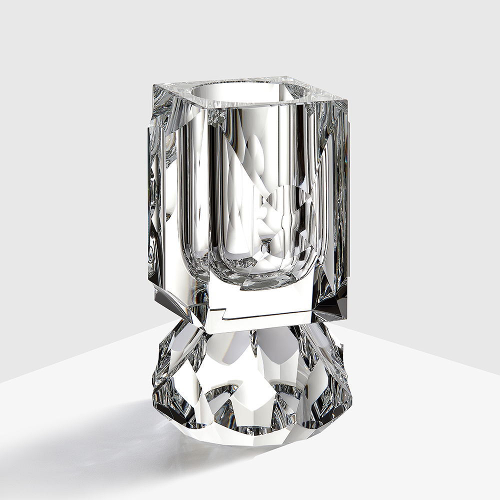 Jarrón de cristal con facetas de diamante