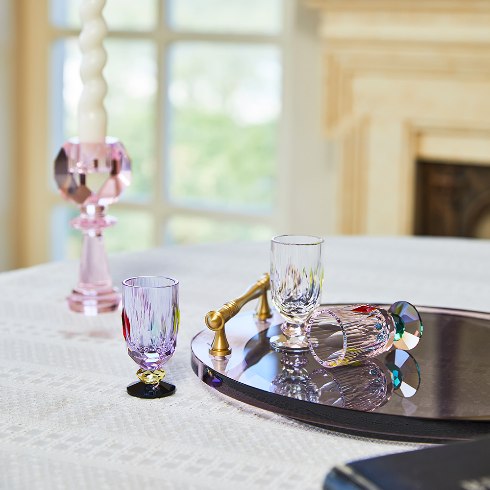 Copa de vino blanco de cristal grabada tridimensional pequeña y colorida